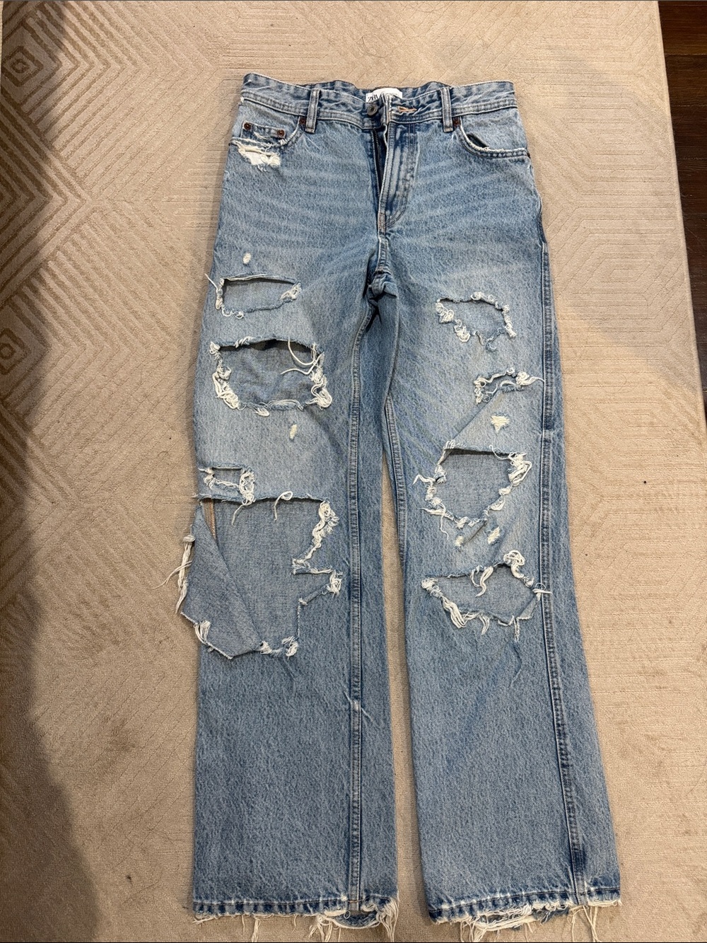 zaraBlue Distressed Women's Straight-Leg Jeans
worn once
size 0 fits like 4